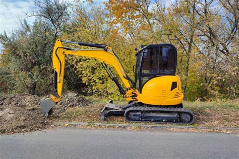 can anyone drive a mini digger|mini digger training requirements.